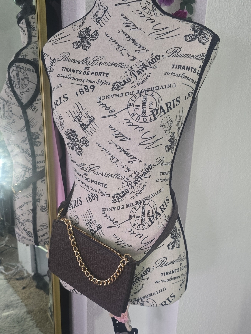 Michael Kors MK Logo Dark Brown W/ Gold Chain Hardware Belt Bag (EUC)(M)✨️🤎✨️